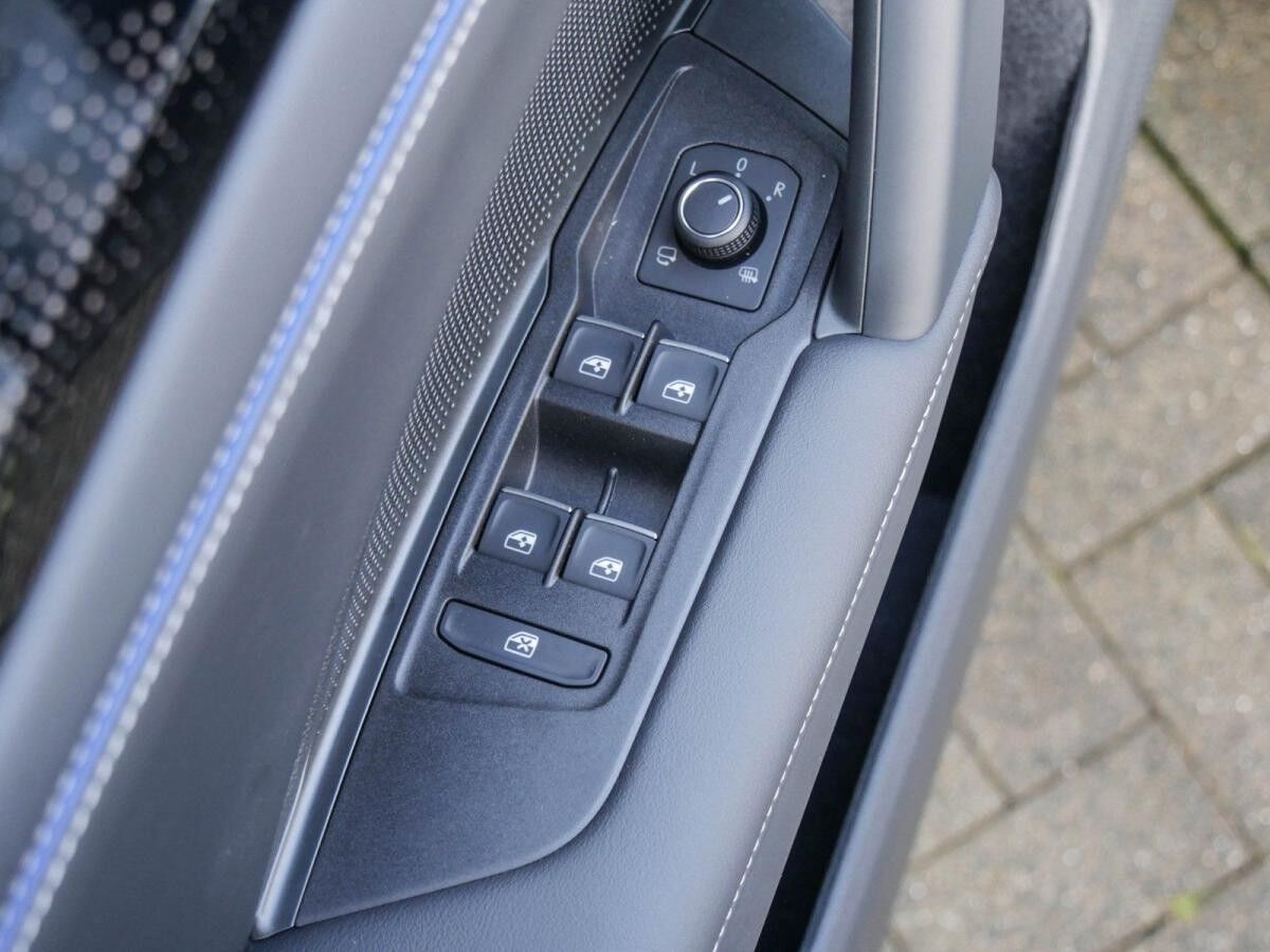 Volkswagen Tiguan R-Line 1,5 l eHybrid OPF / 6-Gang-Doppelkupplungsgetriebe DSG