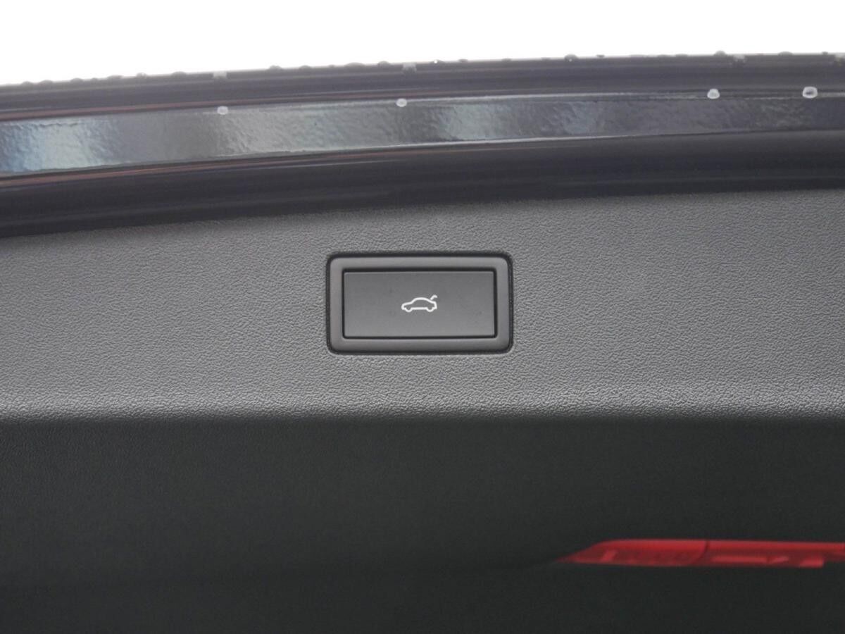 Volkswagen Tiguan R-Line 1,5 l eHybrid OPF / 6-Gang-Doppelkupplungsgetriebe DSG