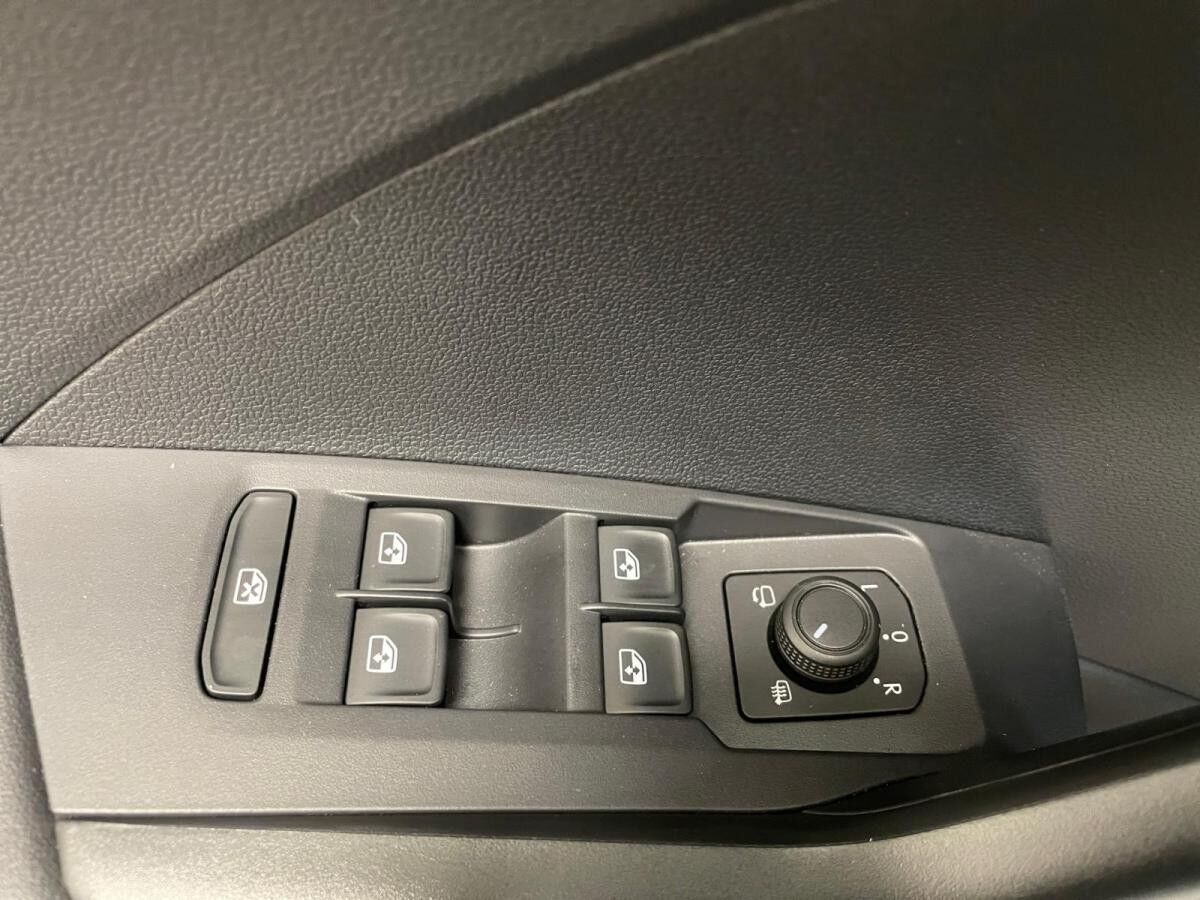 Volkswagen T-Cross Life 1.0 TSI 70kW - LED Rear View LM SHZ IQ.Drive DAB+ MFL App-Connect Digital Cockpit