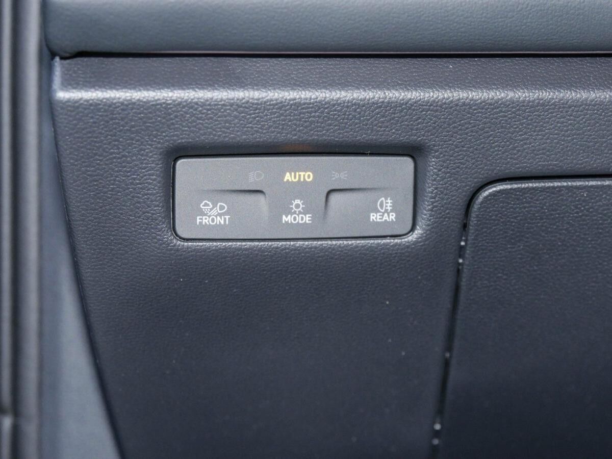 Volkswagen Passat Business 2,0 TDI 7 DSG AHK,IQ Lagerwagen !