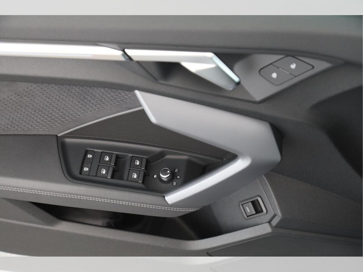 Audi S3 Limousine TFSI quattro S tronic MMI NAVI+