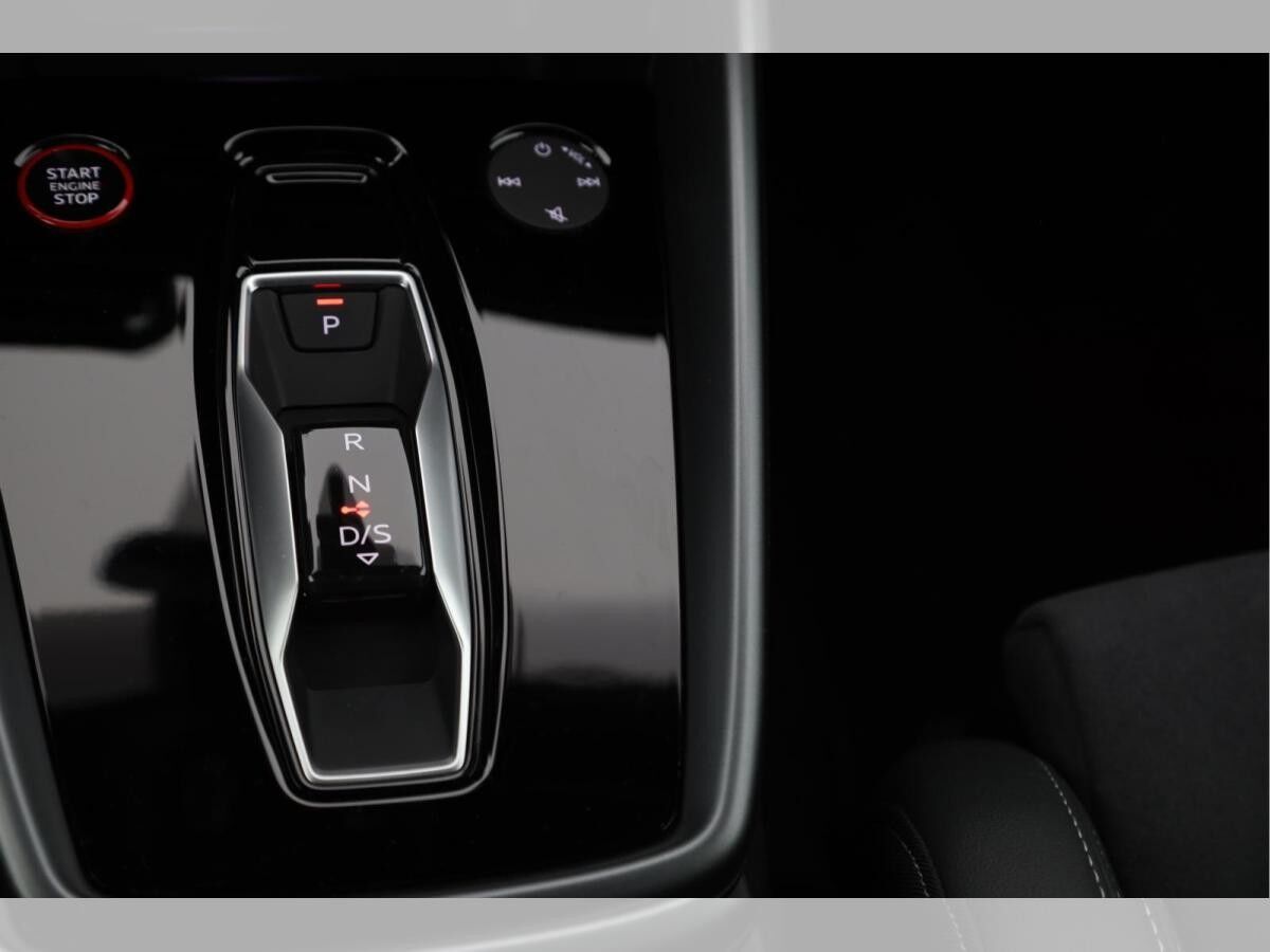 Audi S3 Limousine TFSI quattro S tronic MMI NAVI+