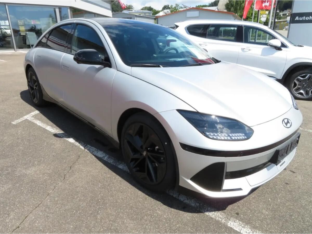 Hyundai IONIQ 6 First Edition / Gravity Gold Matt