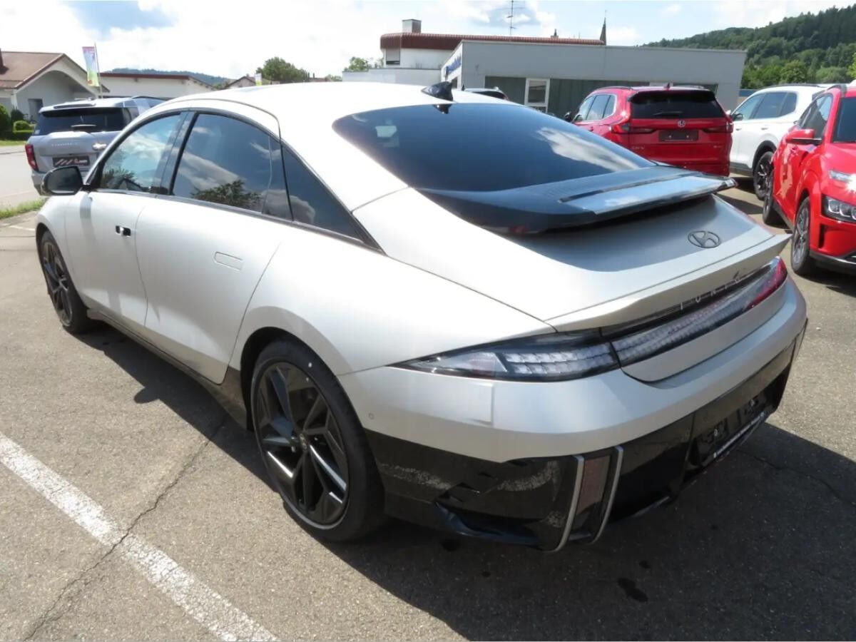 Hyundai IONIQ 6 First Edition / Gravity Gold Matt