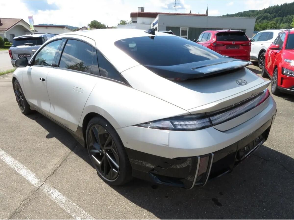 Hyundai IONIQ 6 First Edition / Gravity Gold Matt