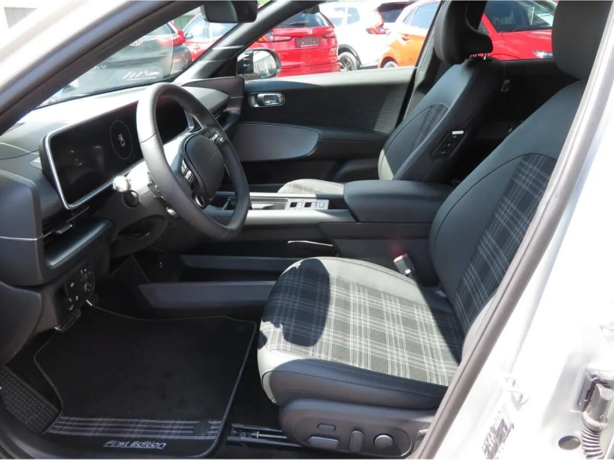 Hyundai IONIQ 6 First Edition / Gravity Gold Matt