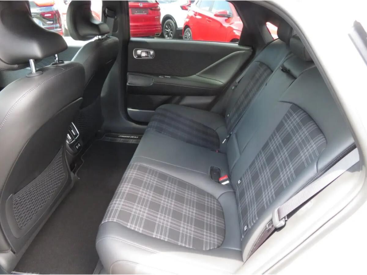 Hyundai IONIQ 6 First Edition / Gravity Gold Matt