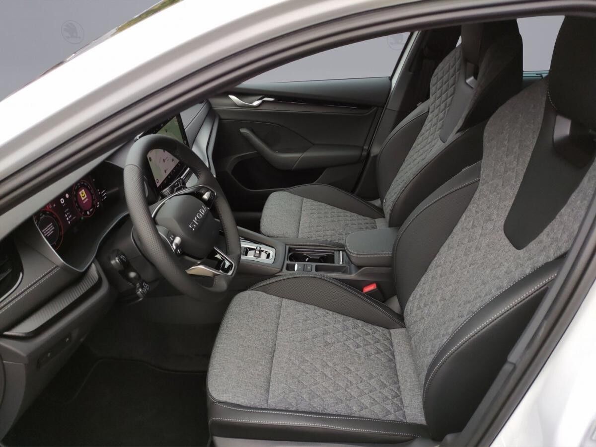 Skoda Octavia Combi Sportline 2.0 TDI DSG AHK NAVI LED