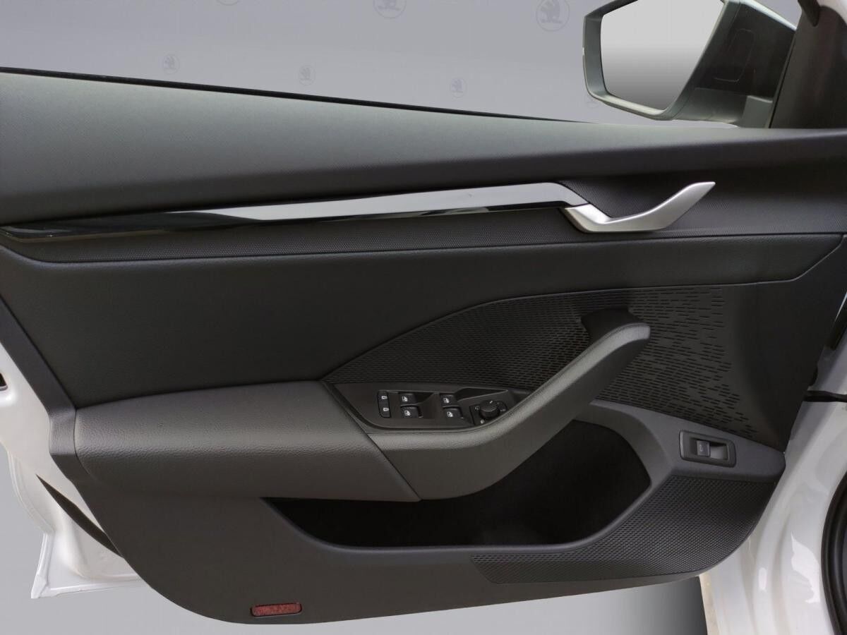 Skoda Octavia Combi Sportline 2.0 TDI DSG AHK NAVI LED