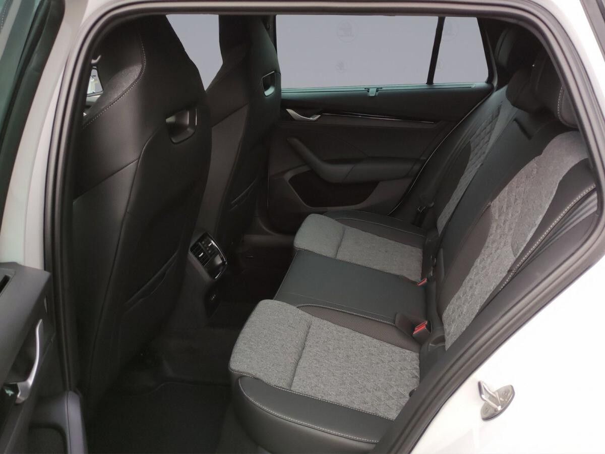 Skoda Octavia Combi Sportline 2.0 TDI DSG AHK NAVI LED