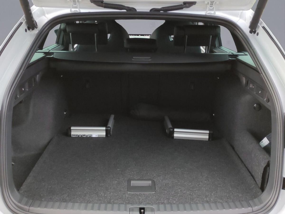 Skoda Octavia Combi Sportline 2.0 TDI DSG AHK NAVI LED