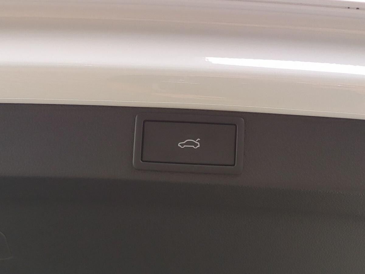 Skoda Octavia Combi Sportline 2.0 TDI DSG AHK NAVI LED