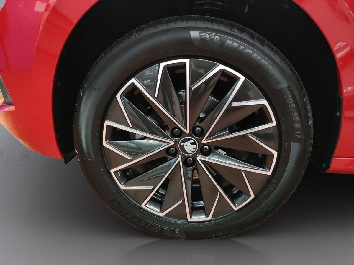 Skoda Kamiq Tour 1.5 TSI DSG BLACK NAVI AHK LED