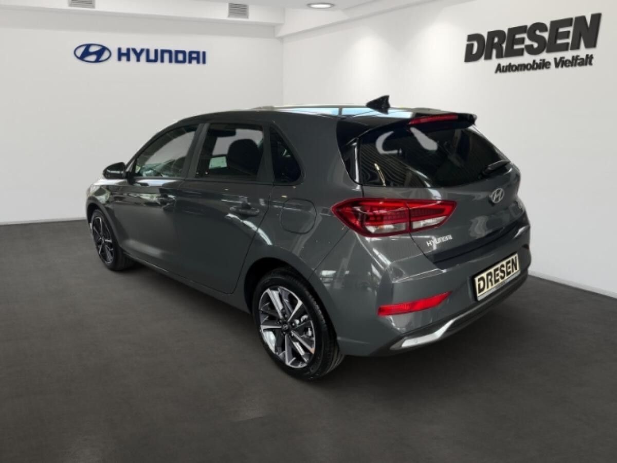 Hyundai i30 🚀1.5 Advantage/Automatik/Panorama/Navi/Rückfahrkamera/