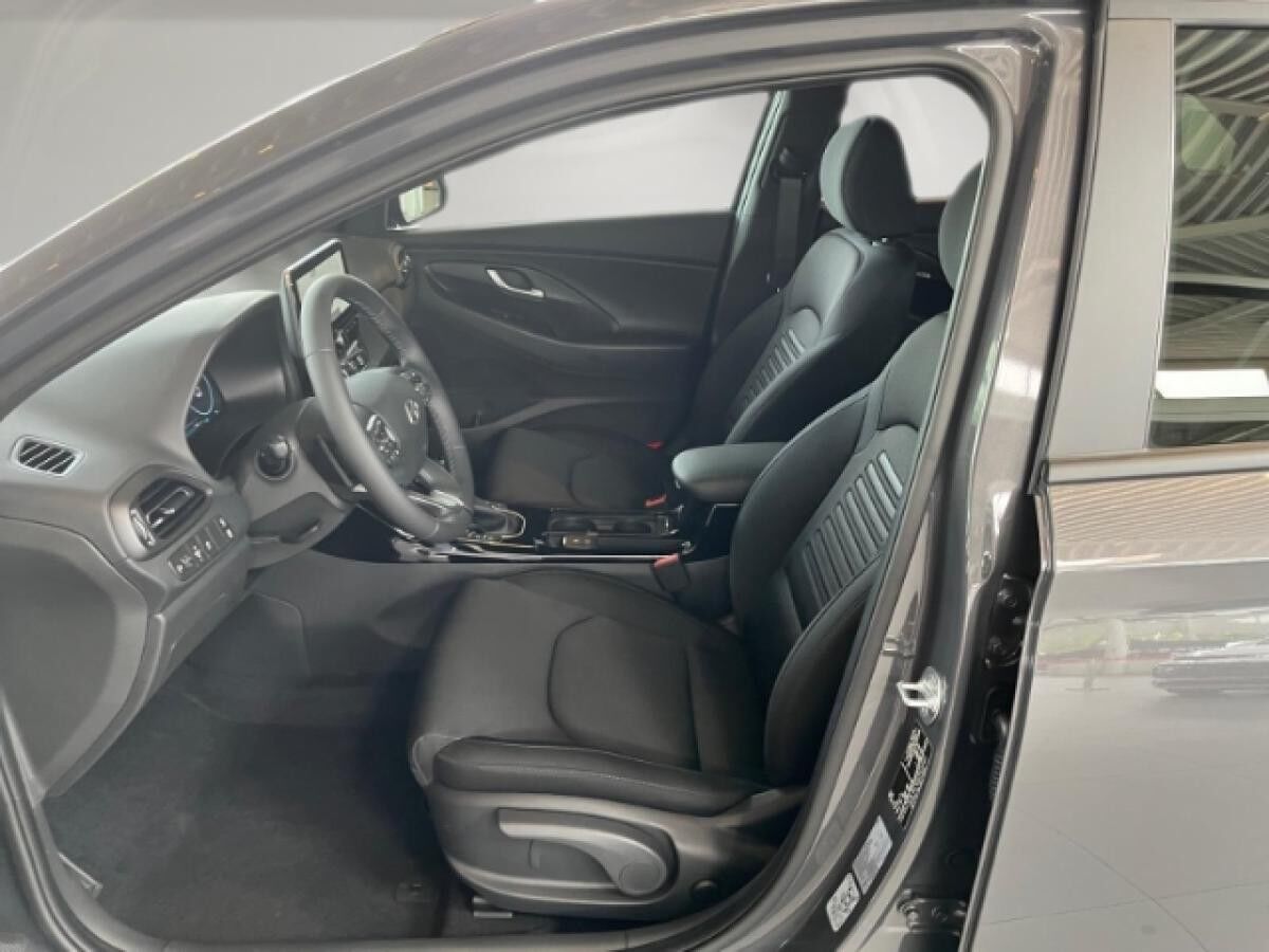 Hyundai i30 🚀1.5 Advantage/Automatik/Panorama/Navi/Rückfahrkamera/