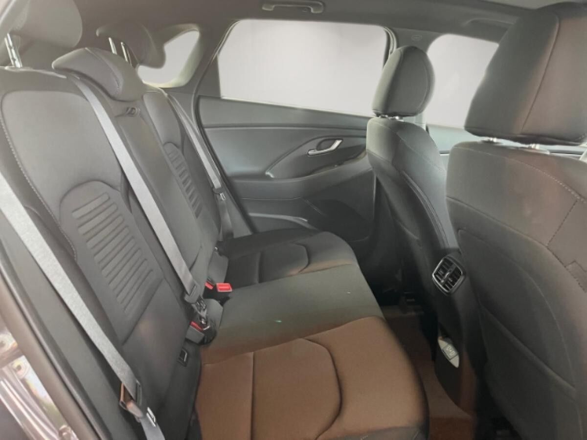 Hyundai i30 🚀1.5 Advantage/Automatik/Panorama/Navi/Rückfahrkamera/