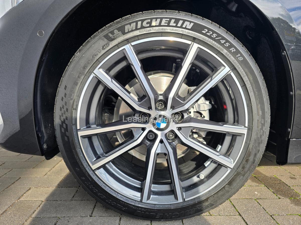 BMW 318 i Touring Auto Navi Tempom.aktiv Bluetooth PDC MP3 Schn.