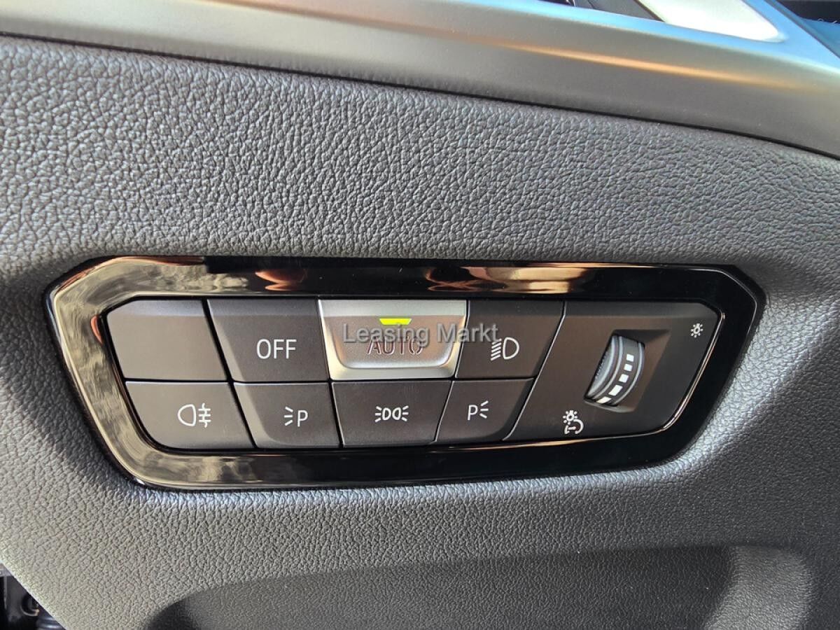BMW 318 i Touring Auto Navi Tempom.aktiv Bluetooth PDC MP3 Schn.
