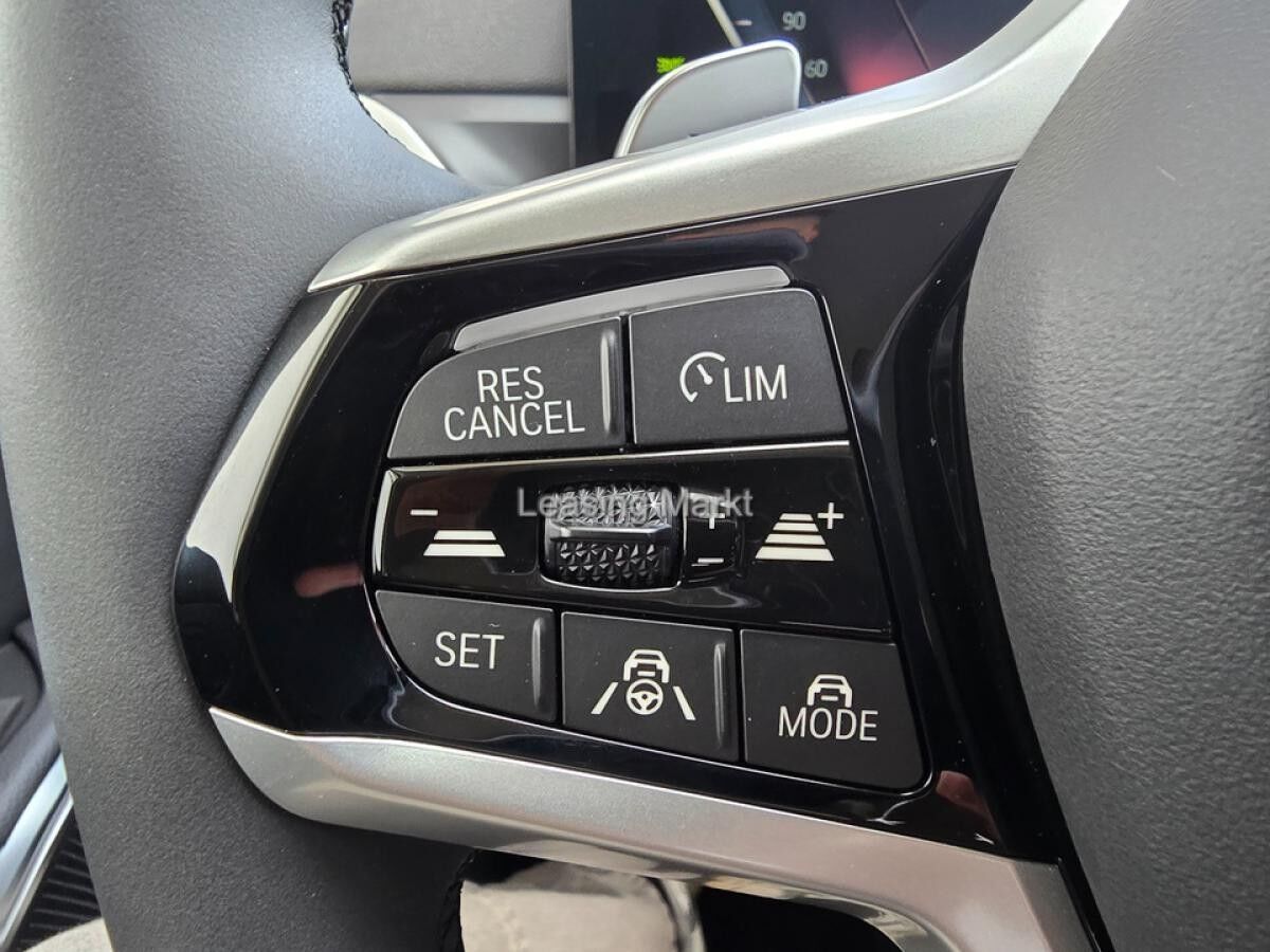 BMW 318 i Touring Auto Navi Tempom.aktiv Bluetooth PDC MP3 Schn.
