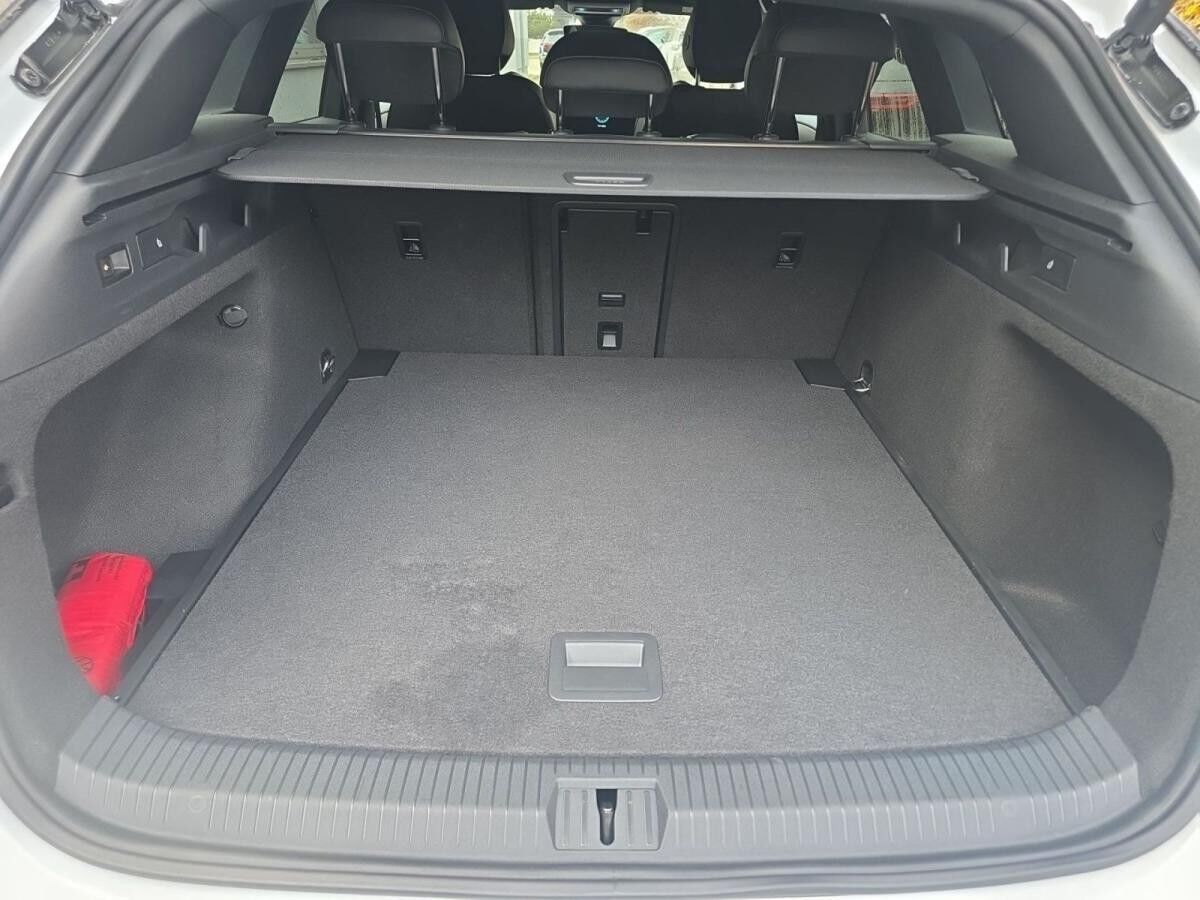 Volkswagen ID.7 Tourer Pro Navi AHK IQ.LIGHT - LED-Matrix-Scheinwerfer Sprachassistent DAB+