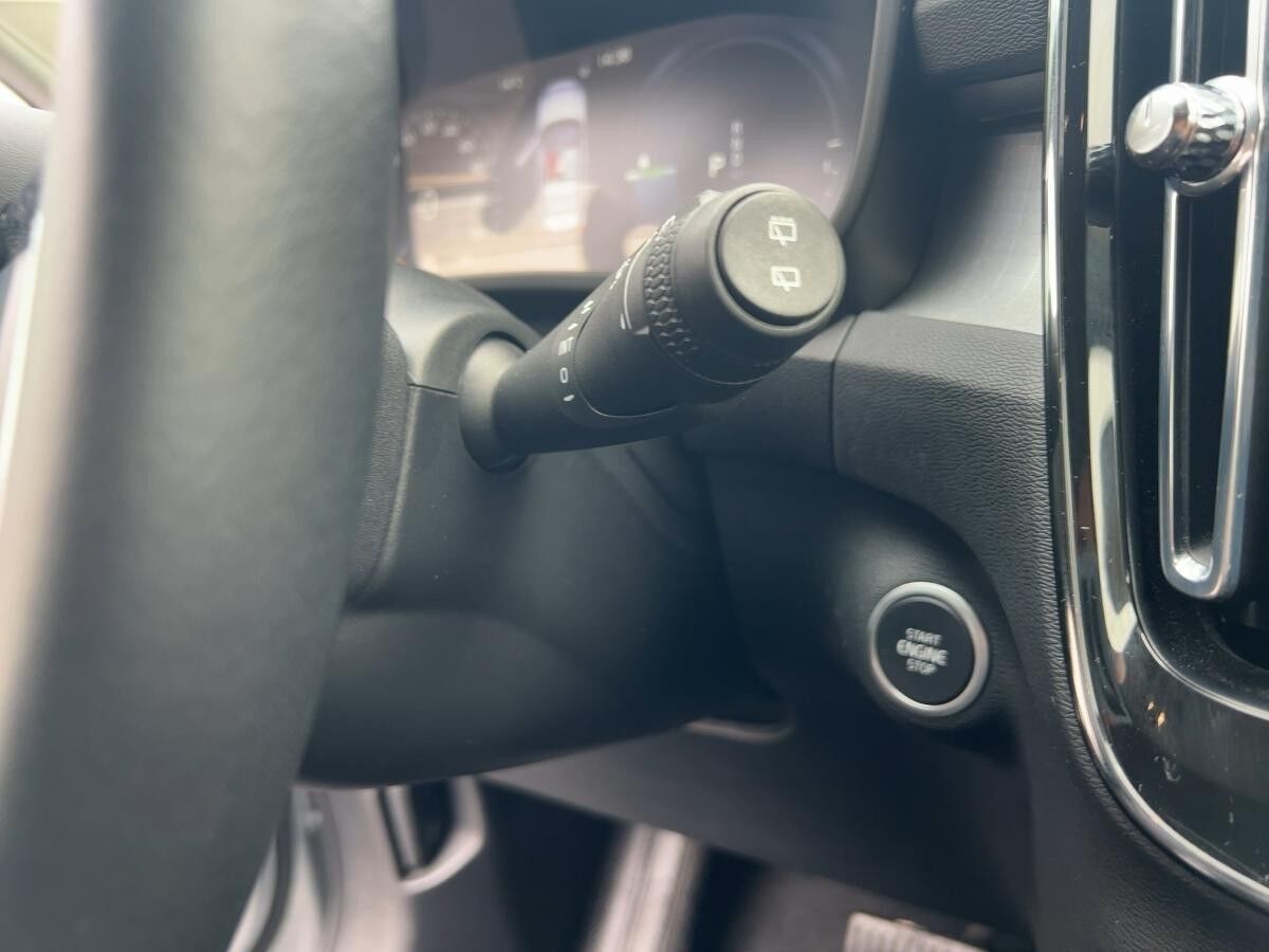 Volvo XC40 T5 PLUG-IN R-DESIGN AUTOMATIK XENIUM-PAKETt Volvo XC40 T5 PLUG-IN R-DESIGN AUTOMATIK XENIUM-PAKETt