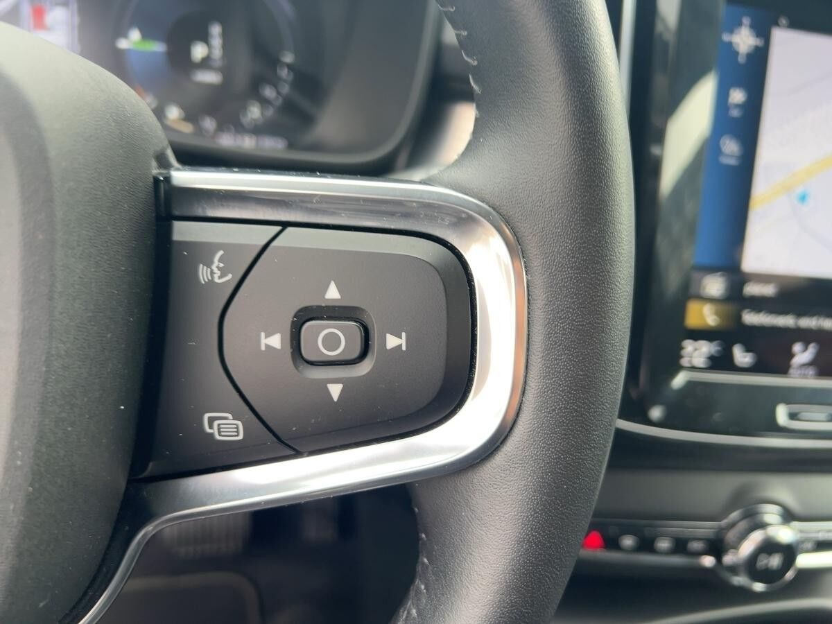 Volvo XC40 T5 PLUG-IN R-DESIGN AUTOMATIK XENIUM-PAKETt Volvo XC40 T5 PLUG-IN R-DESIGN AUTOMATIK XENIUM-PAKETt