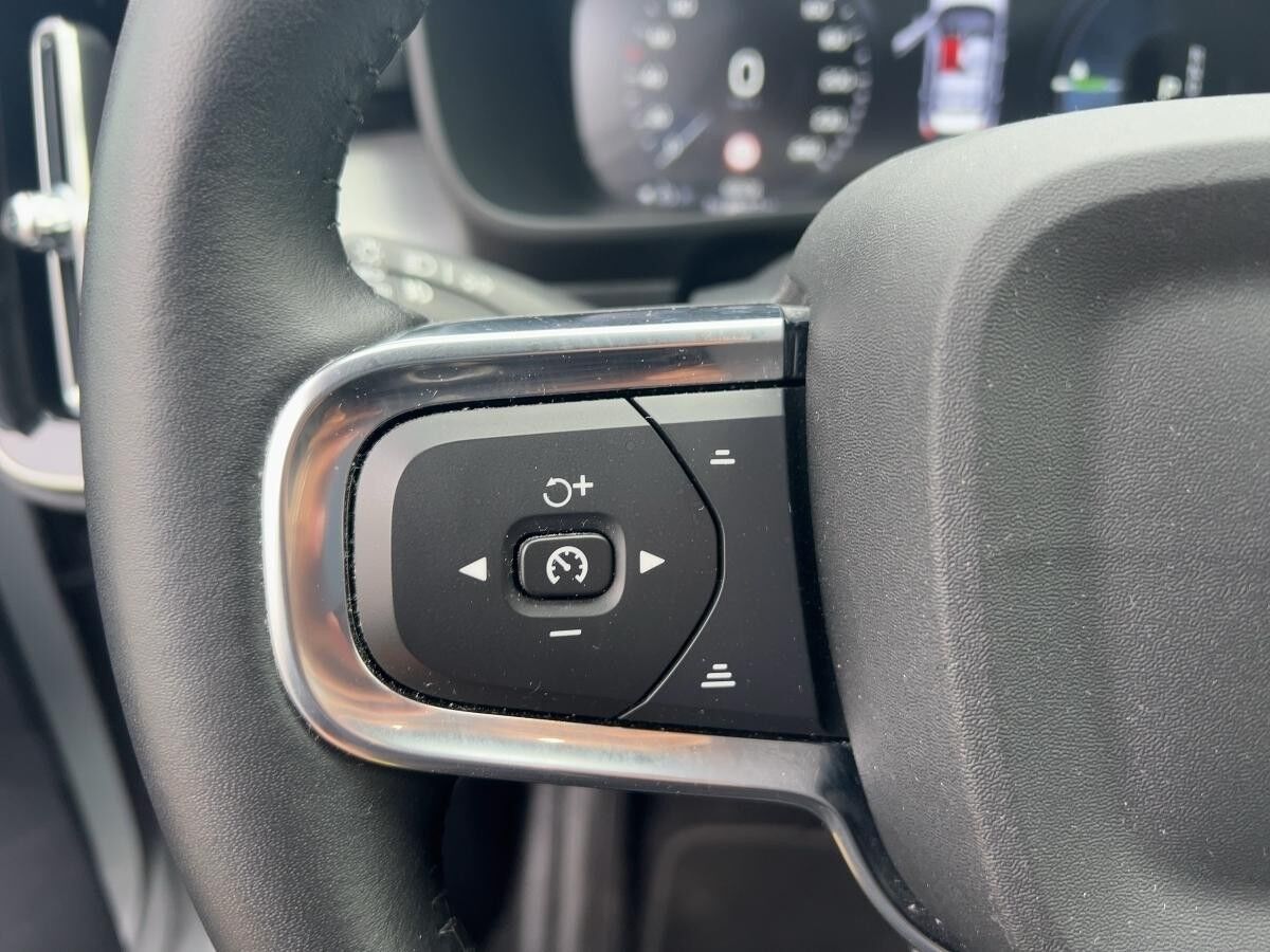 Volvo XC40 T5 PLUG-IN R-DESIGN AUTOMATIK XENIUM-PAKETt Volvo XC40 T5 PLUG-IN R-DESIGN AUTOMATIK XENIUM-PAKETt