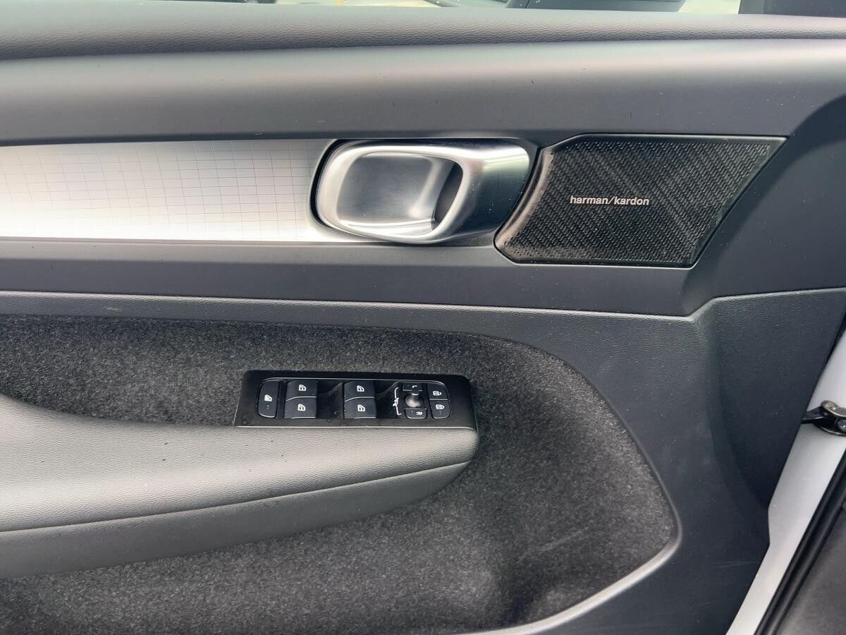 Volvo XC40 T5 PLUG-IN R-DESIGN AUTOMATIK XENIUM-PAKETt Volvo XC40 T5 PLUG-IN R-DESIGN AUTOMATIK XENIUM-PAKETt