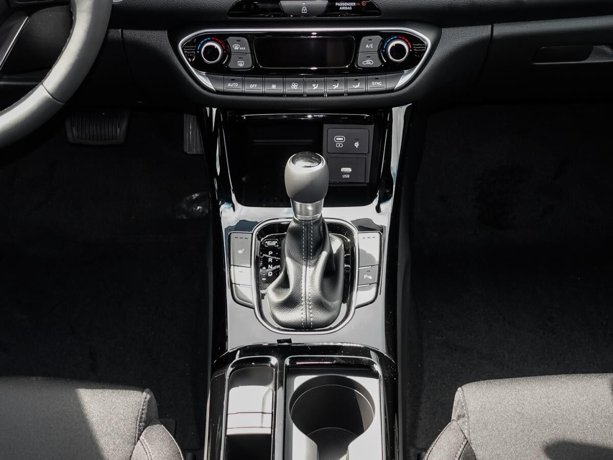 Hyundai i30 Advantage Kombi MY25 DCT Plus Paket Navi LED