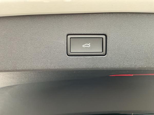 Volkswagen Tayron R-Line 2.0 TDI 4MOTION DSG AHK Pano 360°