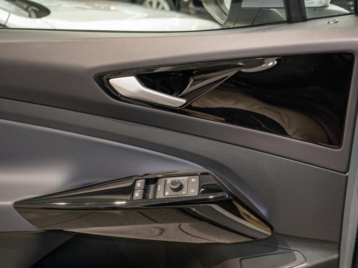 Volkswagen ID.4 Pure Performance Navi LED PDC SHZ Telef