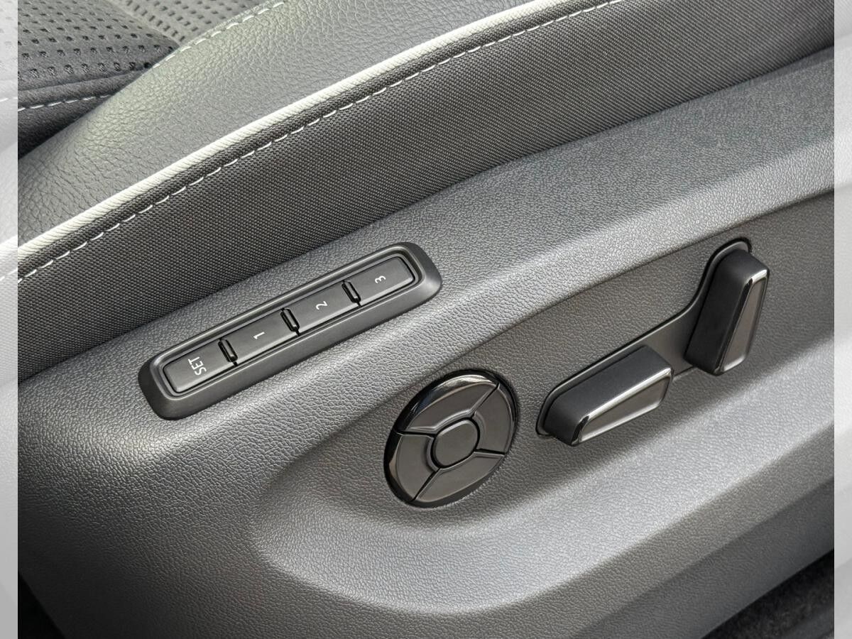 Skoda Kodiaq 2025 SPORTLINE 2.0 TDI DSG 4x4 142 kW (UVP 67.939€/SOFORT) PANO/MATRIX/NAV/KESSY/AHK/REMOTE/20"/UVM.