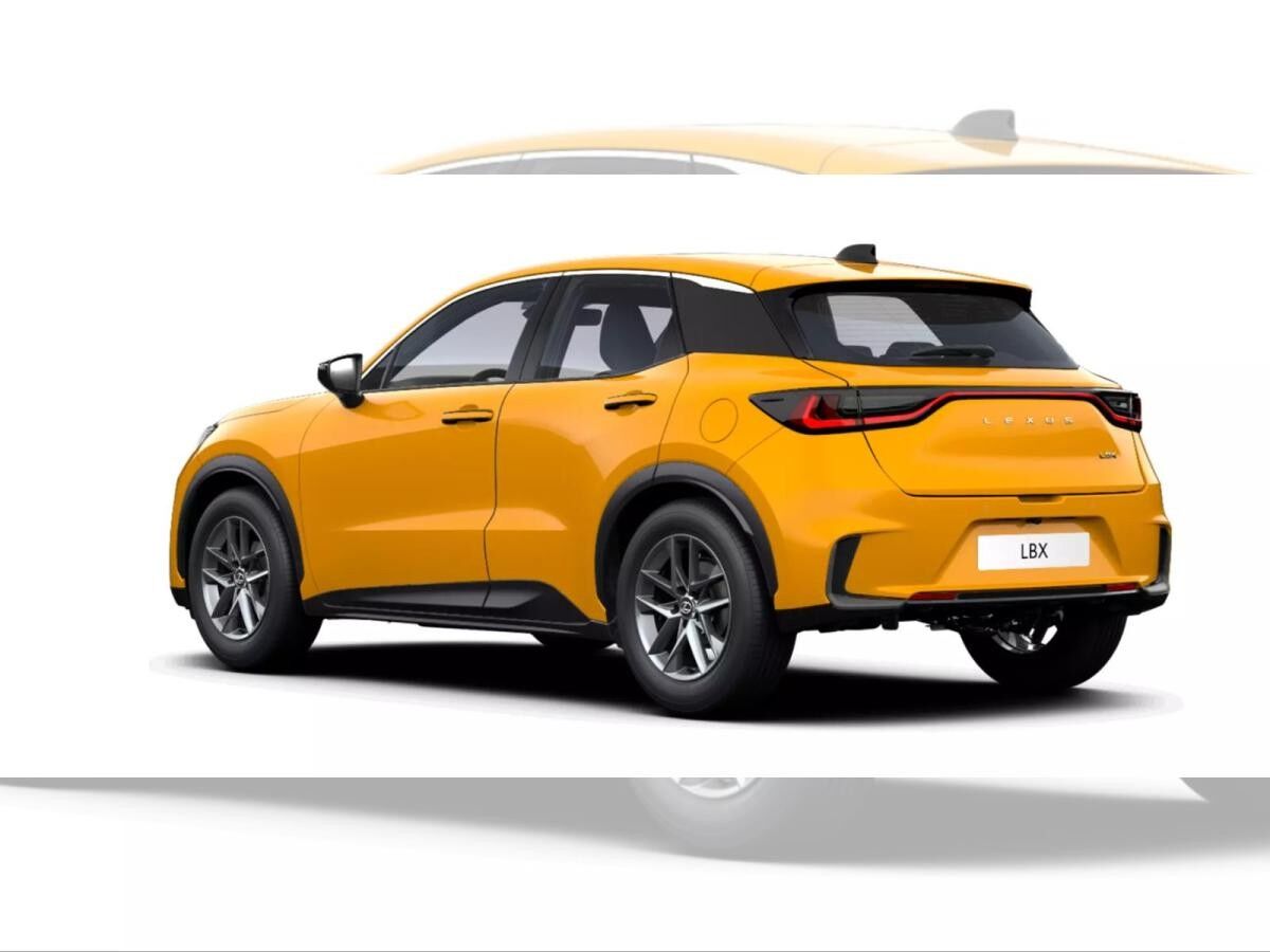 Lexus LBX (AY10)