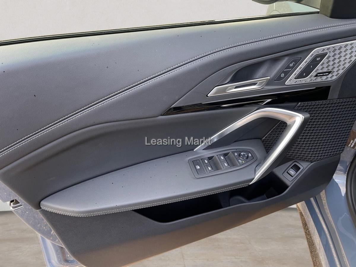 BMW X1 xDrive23i M Sport / NP= 68.460,- / Pano / AHK