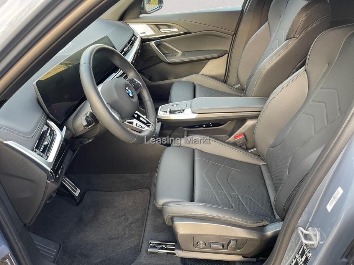 BMW X1 xDrive23i M Sport / NP= 68.460,- / Pano / AHK