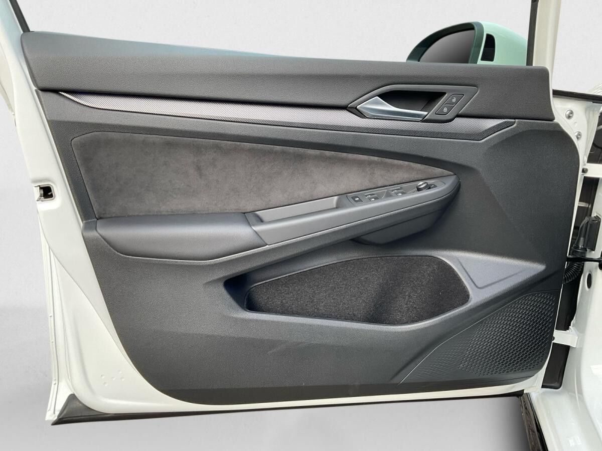 Volkswagen Golf R-Line 1,5 eTSI DSG AHK Kamera Navi