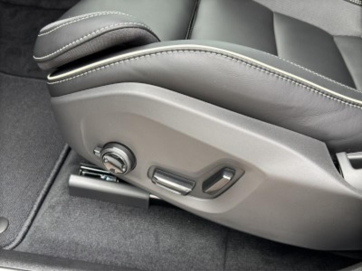 Volvo XC60 T8 Plus Black Edition/Lagom/Lichtpaket