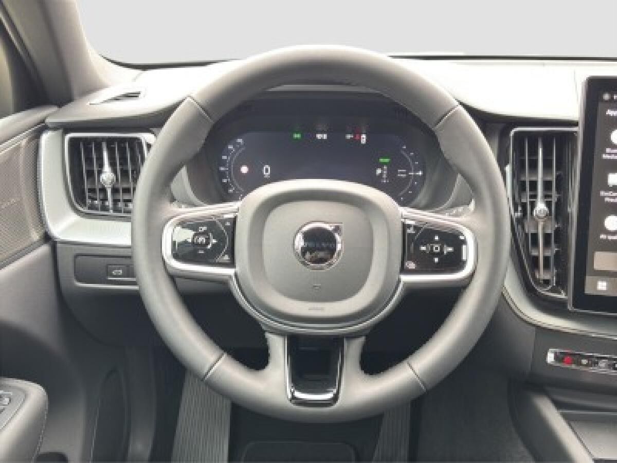 Volvo XC60 T8 Plus Black Edition/Lagom/Lichtpaket