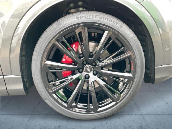 Audi Q8 SUV S line business TDI qu tiptr. PANO 23 HUD