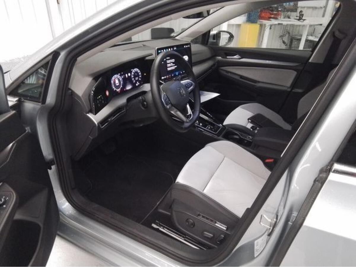 Volkswagen Golf 8 / 1.5 eTSI DSG STYLE WINTERRÄDER GATANTIE Volkswagen Golf 8 / 1.5 eTSI DSG STYLE WINTERRÄDER GATANTIE