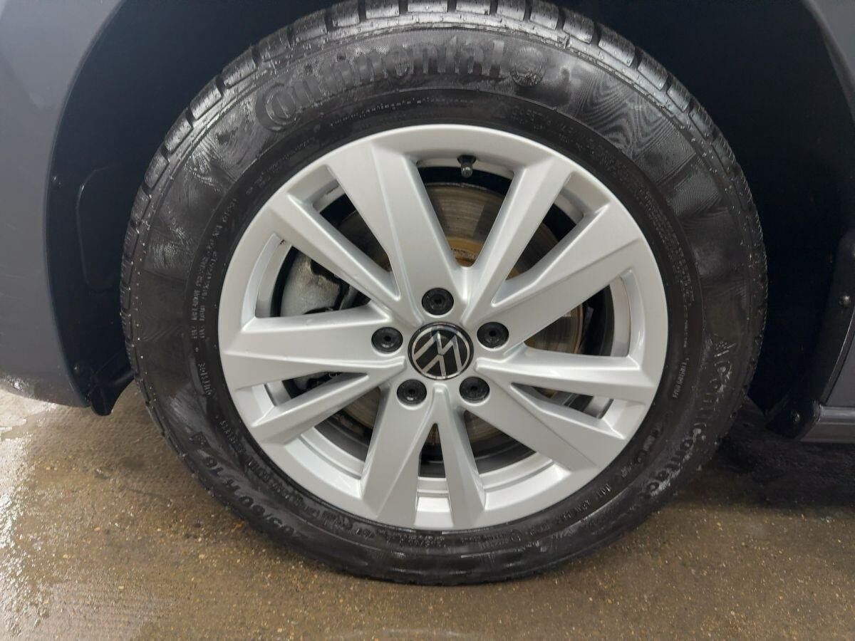 Volkswagen Touran Comfortline 1.5 TSI NAVI KAM SHZ E-KLAPPE