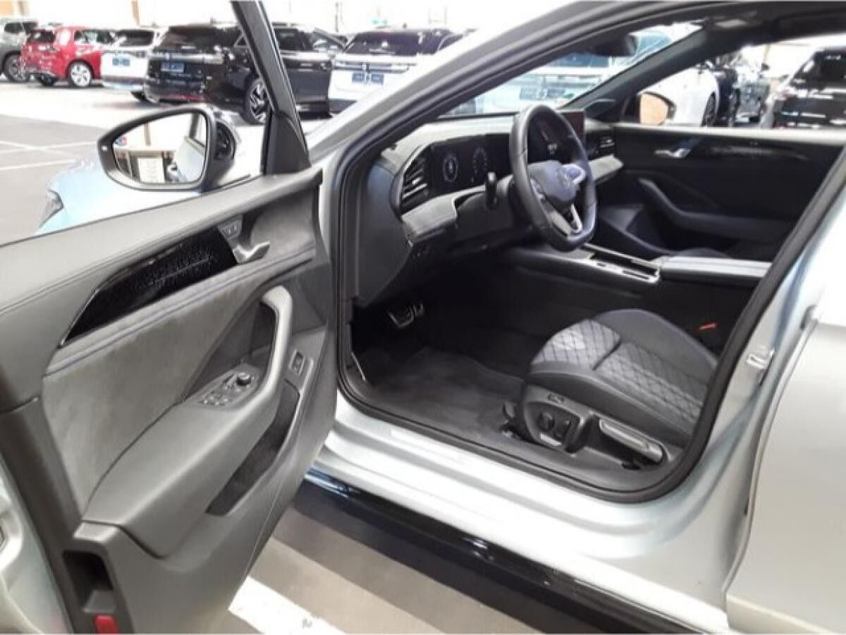 Volkswagen Passat Variant 2.0 TDI DSG R-Line Navi IQ.Light DAB+ FrontAssist