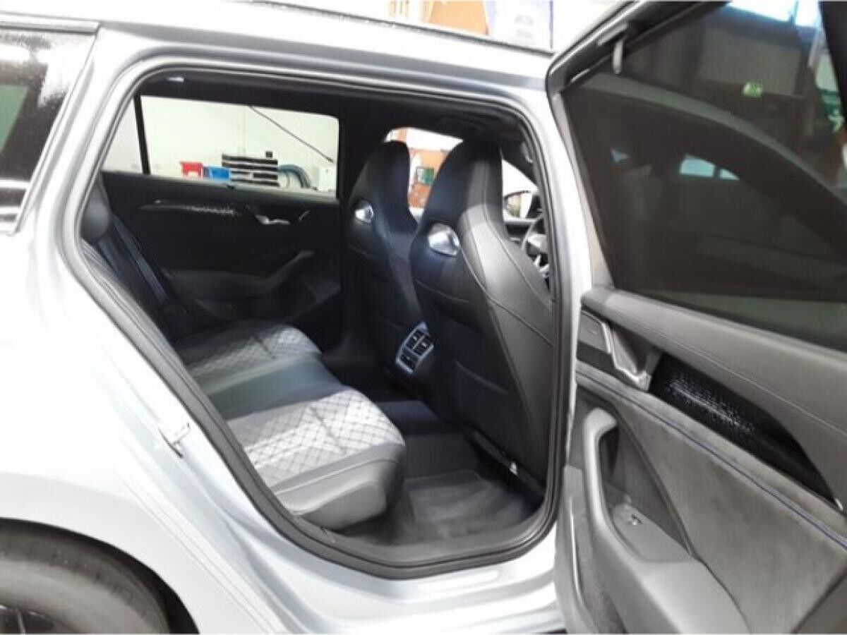 Volkswagen Passat Variant 2.0 TDI DSG R-Line Navi IQ.Light DAB+ FrontAssist