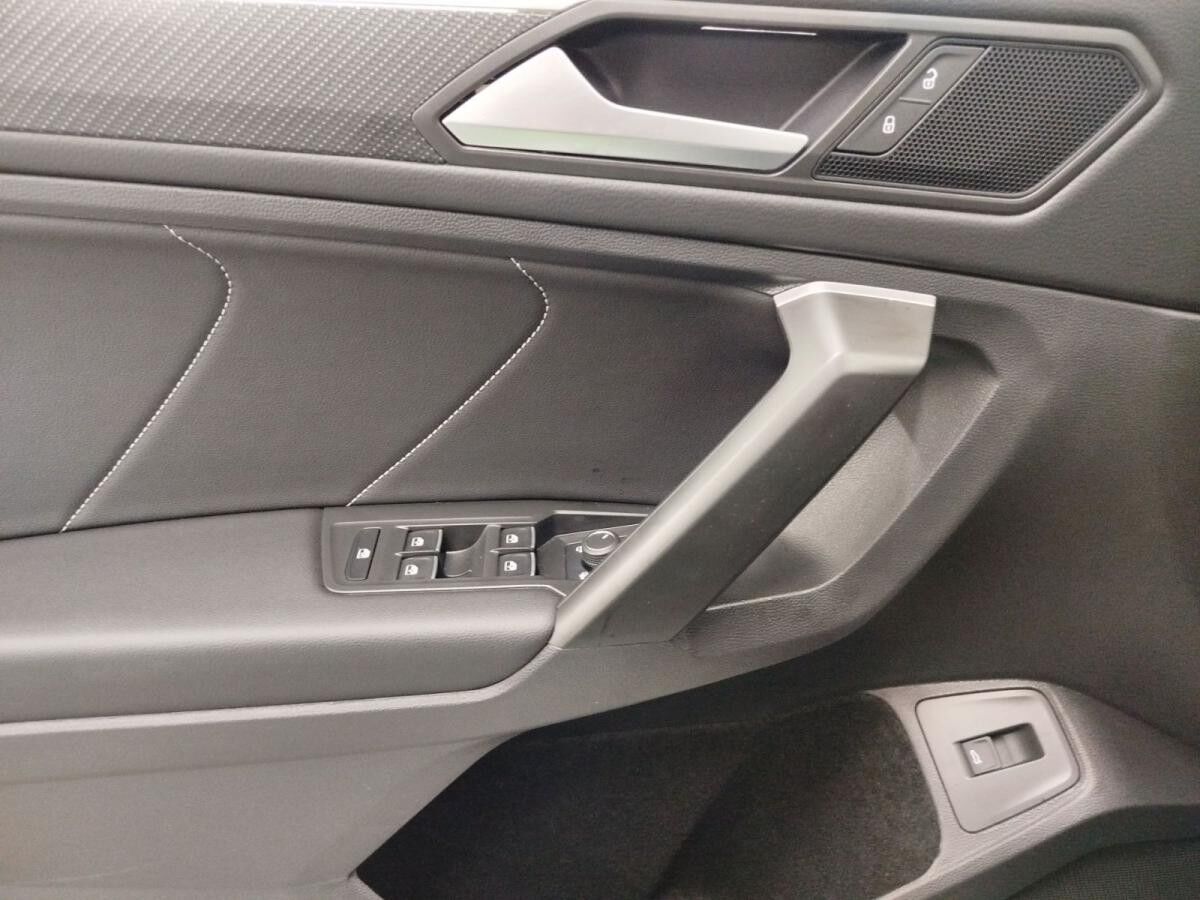 Volkswagen Tiguan Allspace 2.0 TDI DSG R-Line 4Motion IQ.Light Navi ACC LaneAssist