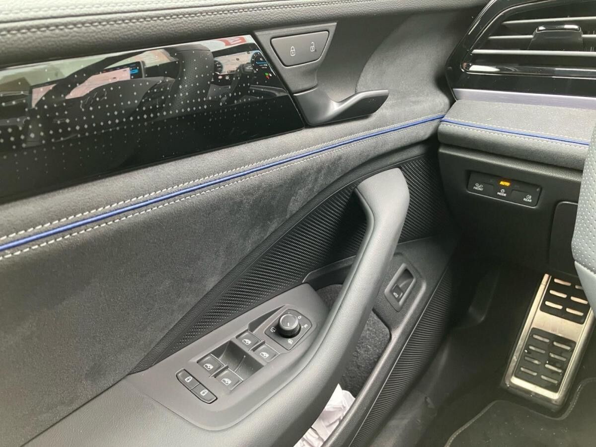 Volkswagen Passat Variant R-LINE 2.0TSI DSG 4M NP.81T ACC.5J-G.AHK.STHZG.HARMAN.KAMERA.NAVI