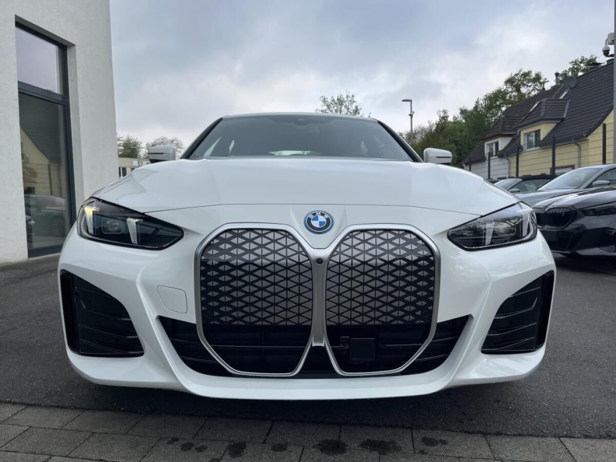 BMW i4 eDrive40 M Sport || 360° Head-Up ACC