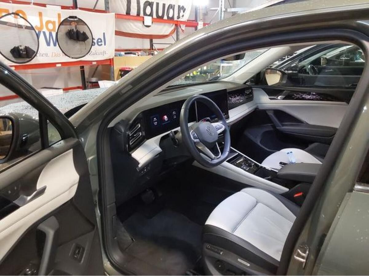 Volkswagen Tiguan 2.0 TDI DSG ELEGANCE LEDER AHK WINTERRÄDER