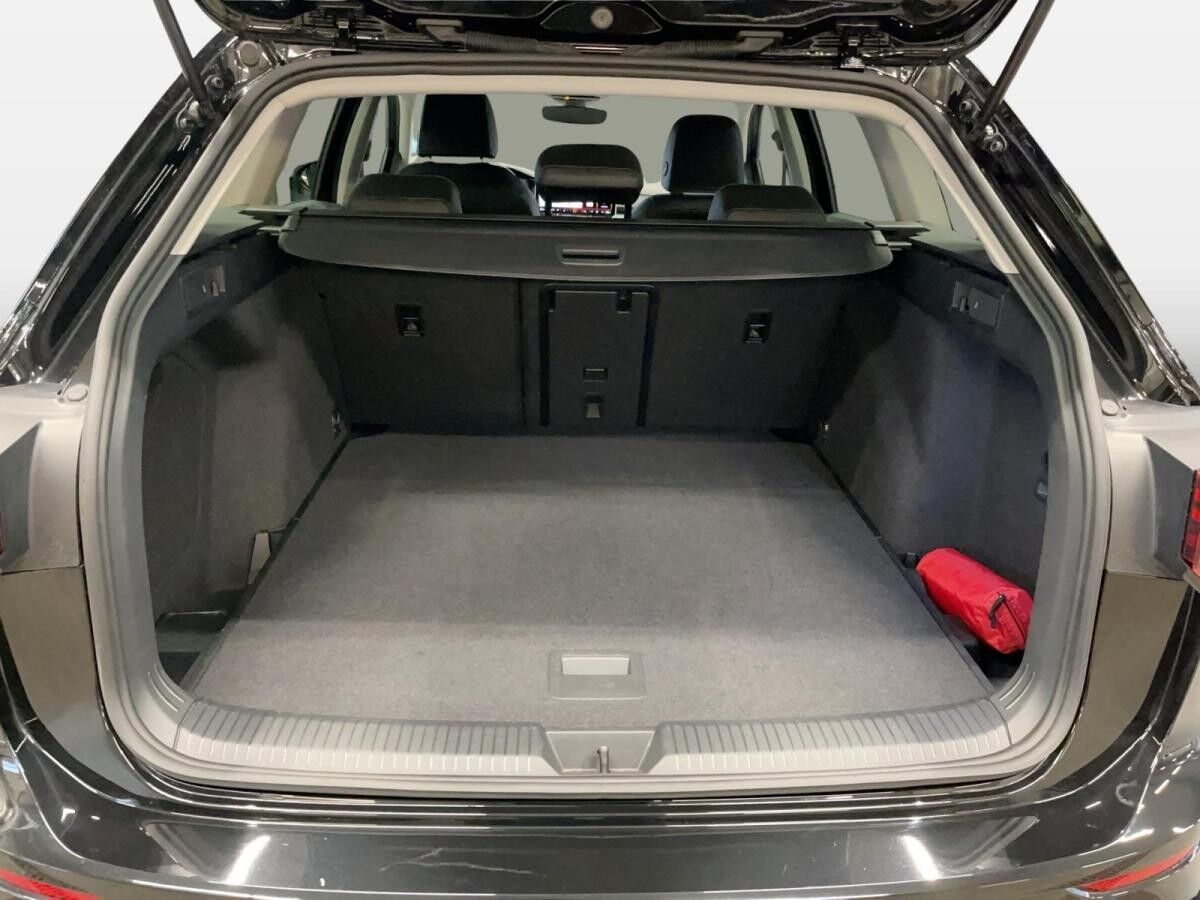 Volkswagen Golf VIII Variant GOAL 1.5 eTSI DSG 360 ACC AHK