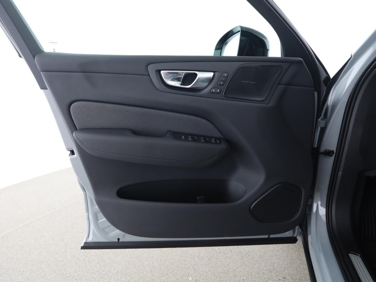 Volvo XC60 T8 Plus Black Edition Facelift/H&K/360°/0,5%/ACC/KEYLESS