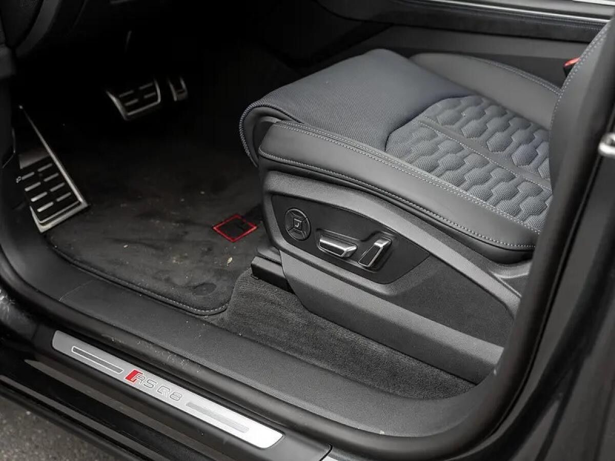 Audi RS Q8 Performance 640PS AHK Pano 8-fach UPE 205.250€